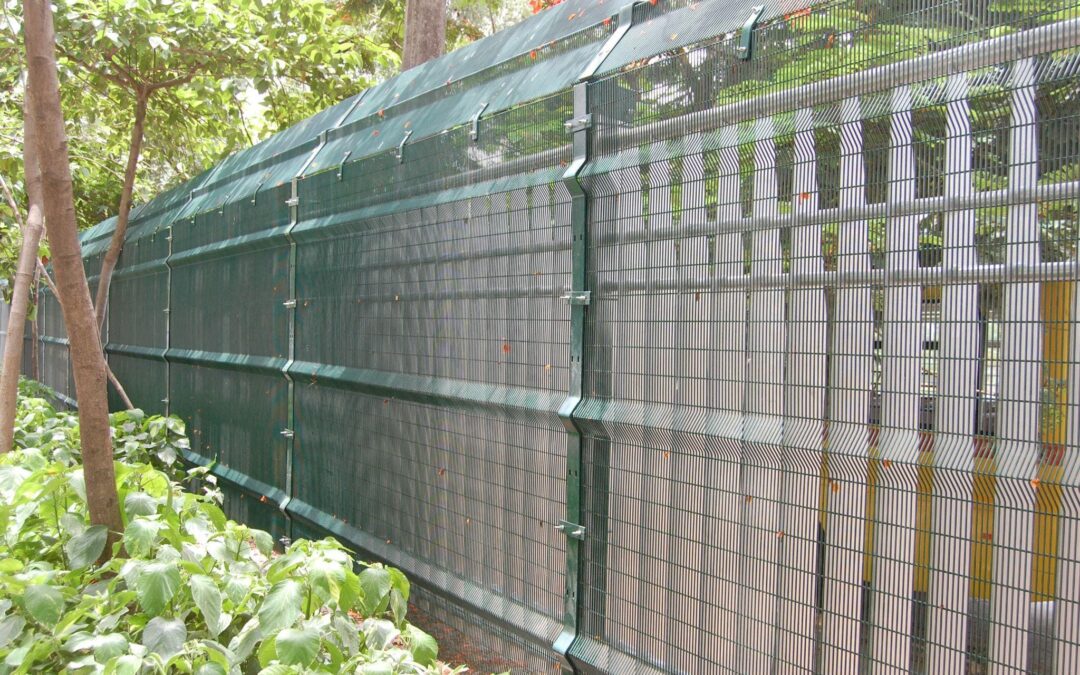 Welded wire mesh fence