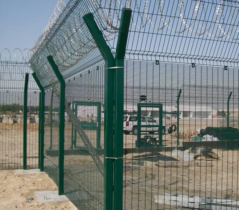 Welded wire mesh fence
